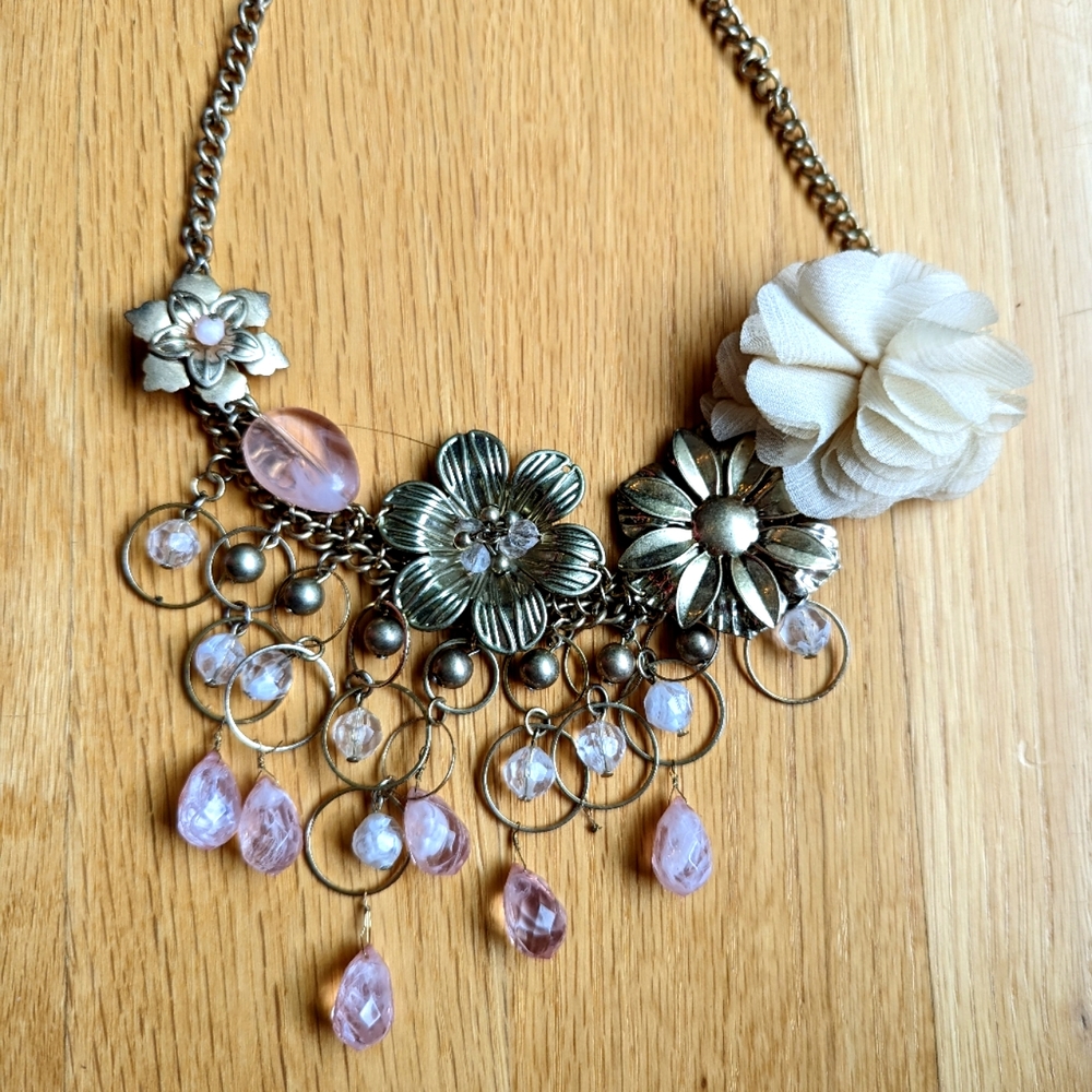Pink and White Flower Bib Necklace.